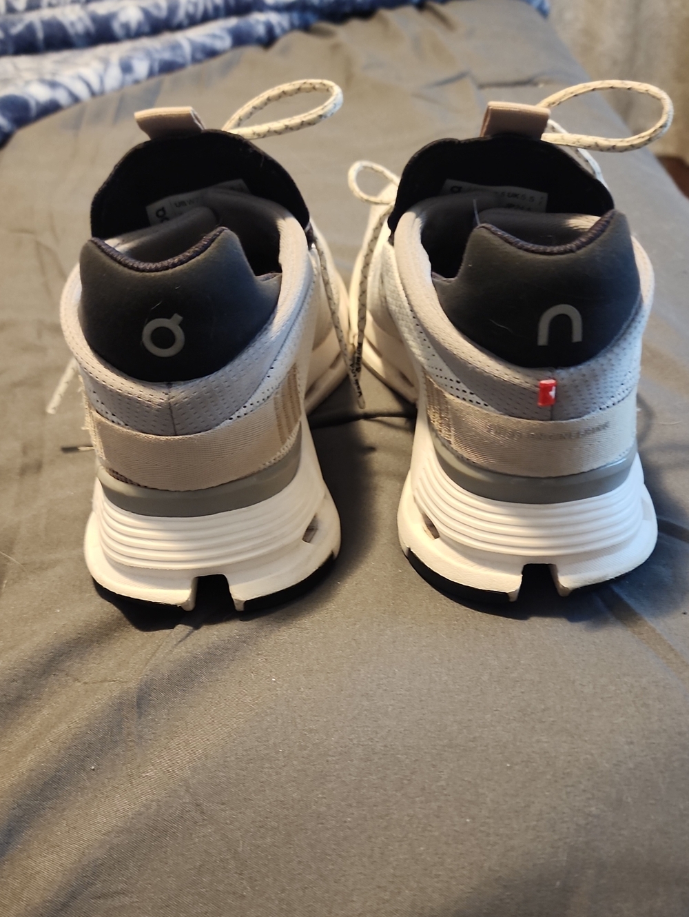 Ladies On Cloud Nova Size 7.5 - Picture 4 of 7